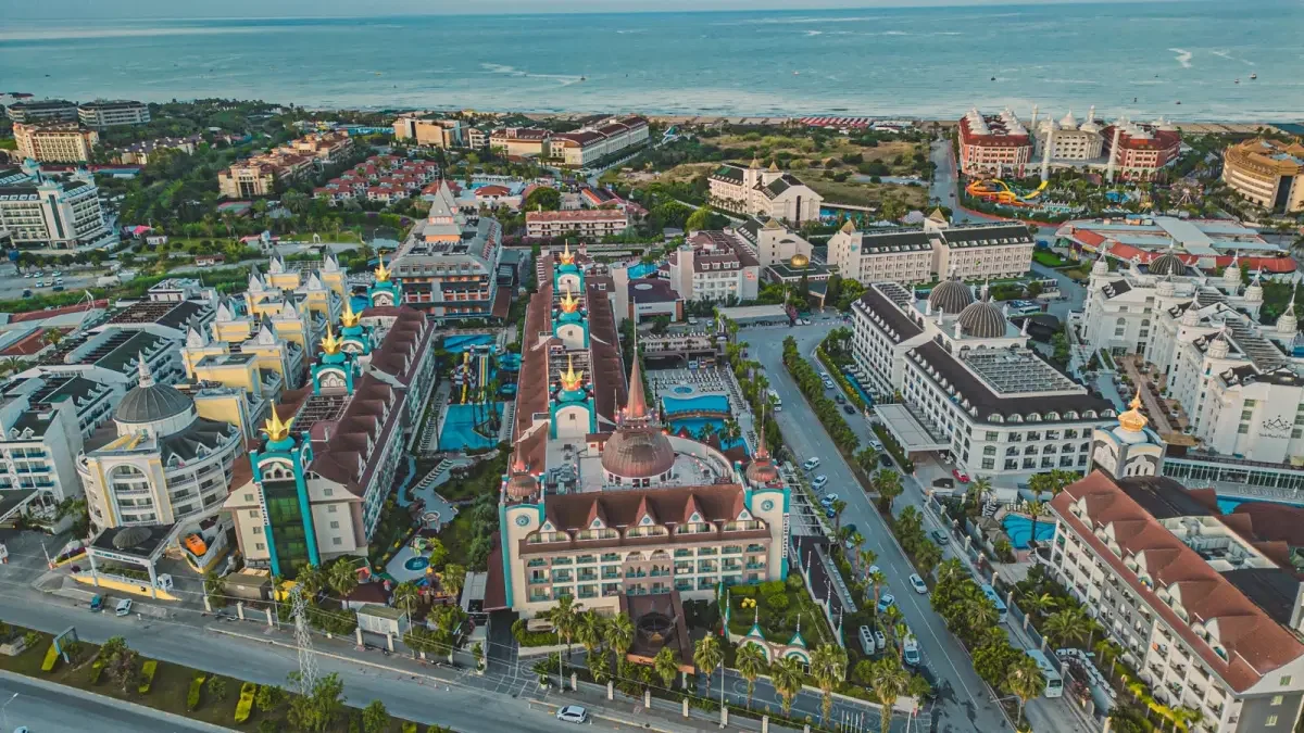 Side Crown Palace Side