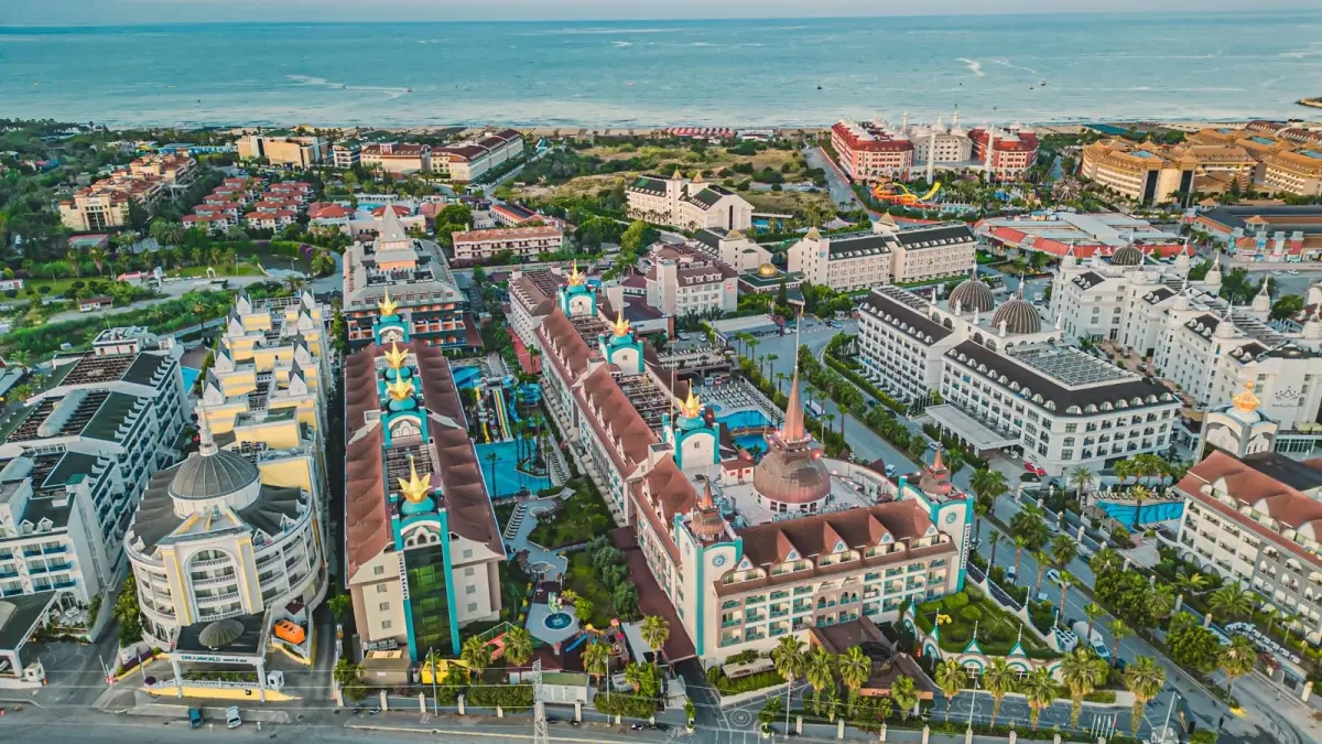 Side Crown Palace Side