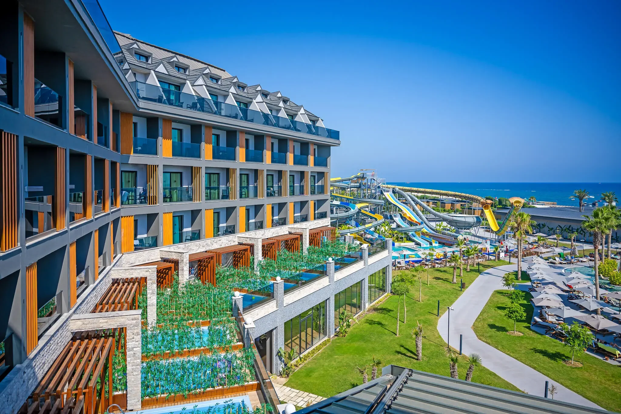 Lago Hotel Side